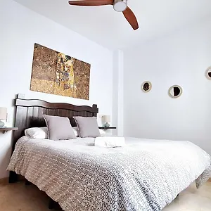 https://apartamento-en-el-centro-con-parking-y-wifi.es-andalucia.com